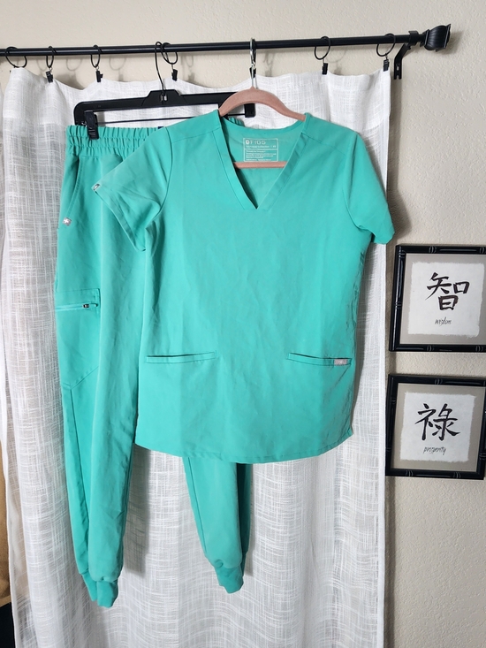 Figs Pants - FIGS Women's Teal V-Neck Scrub Top & Jogger Set